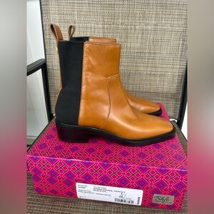 New! Tory Burch size 8 Leather Ankle Boots Chelsea Bonnie Brown Perfect Black